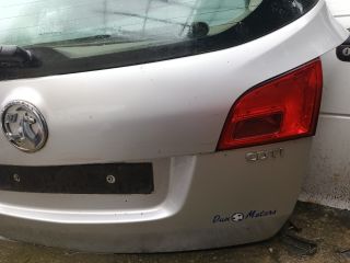 bontott OPEL ASTRA J Csomagtérajtó (Részeivel)