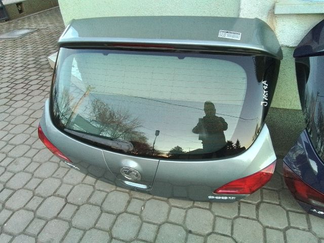 bontott OPEL ASTRA J Csomagtérajtó (Részeivel)