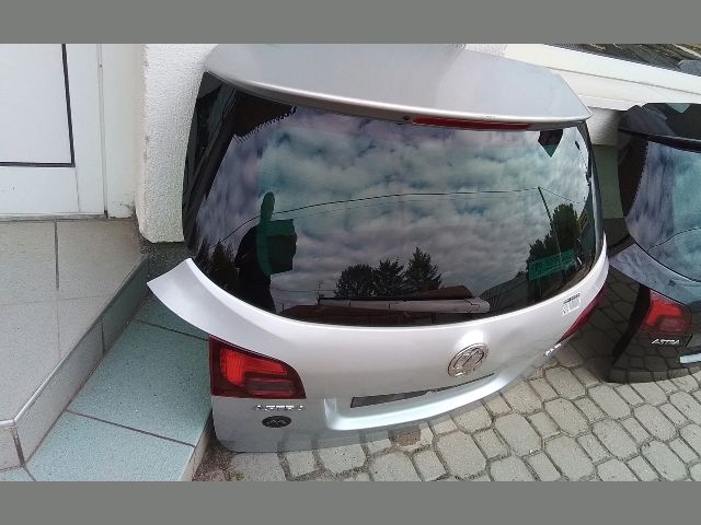 bontott OPEL ASTRA J Csomagtérajtó (Részeivel)