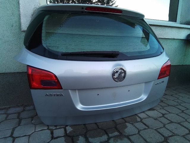 bontott OPEL ASTRA J Csomagtérajtó (Részeivel)