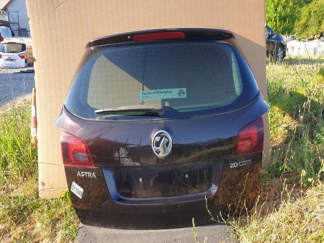 bontott OPEL ASTRA J Csomagtérajtó (Részeivel)