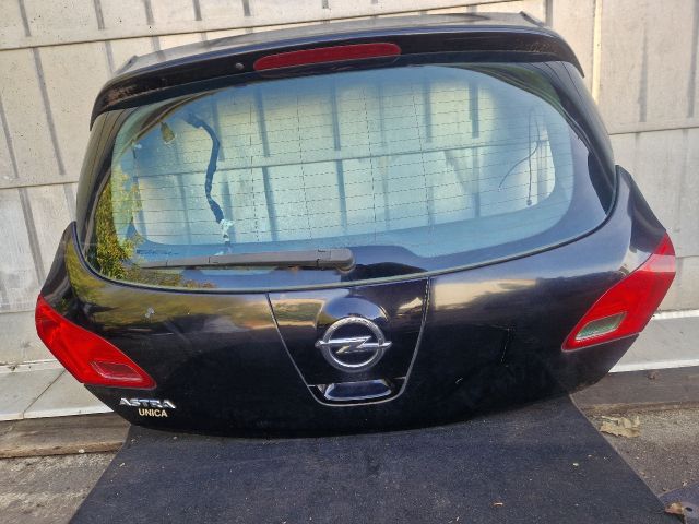 bontott OPEL ASTRA J Csomagtérajtó (Részeivel)