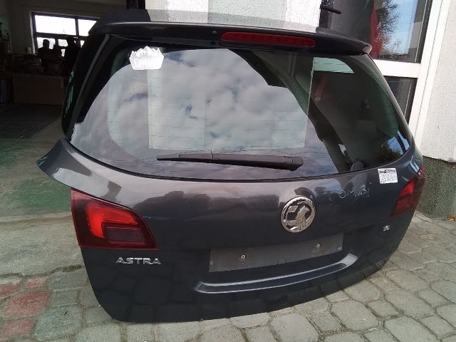 bontott OPEL ASTRA J Csomagtérajtó (Részeivel)