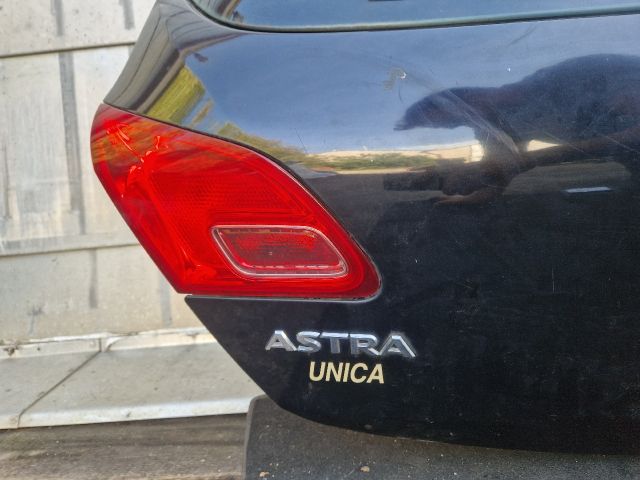 bontott OPEL ASTRA J Csomagtérajtó (Részeivel)