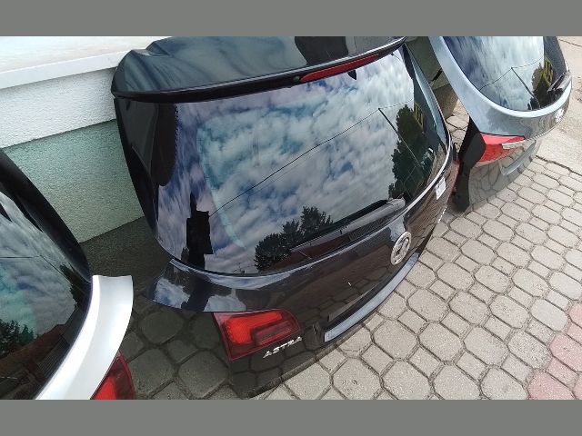 bontott OPEL ASTRA J Csomagtérajtó (Részeivel)