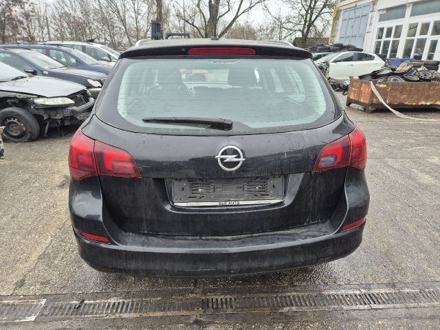 bontott OPEL ASTRA J Csomagtérajtó (Részeivel)