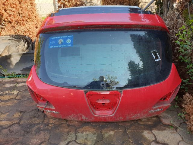 bontott OPEL ASTRA J Csomagtérajtó (Részeivel)