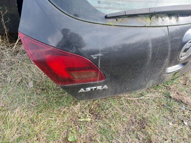 bontott OPEL ASTRA J Csomagtérajtó (Részeivel)