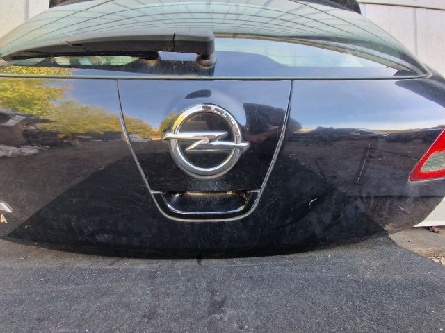 bontott OPEL ASTRA J Csomagtérajtó (Részeivel)