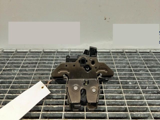 bontott OPEL ASTRA J Csomagtérajtó Ütköző