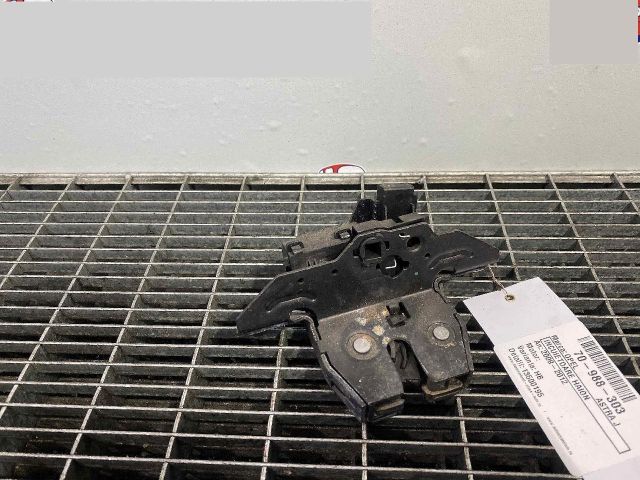 bontott OPEL ASTRA J Csomagtérajtó Ütköző