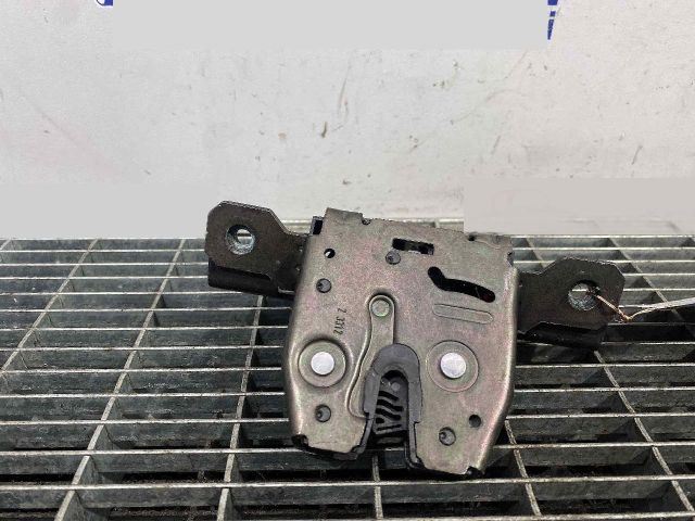 bontott OPEL ASTRA J Csomagtérajtó Ütköző