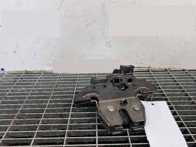 bontott OPEL ASTRA J Csomagtérajtó Ütköző