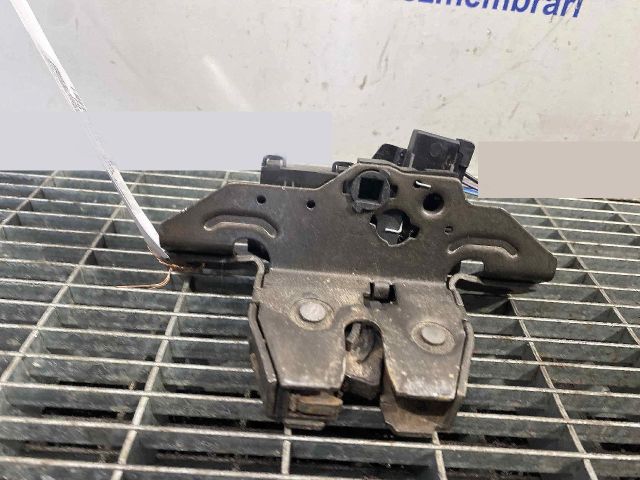 bontott OPEL ASTRA J Csomagtérajtó Ütköző