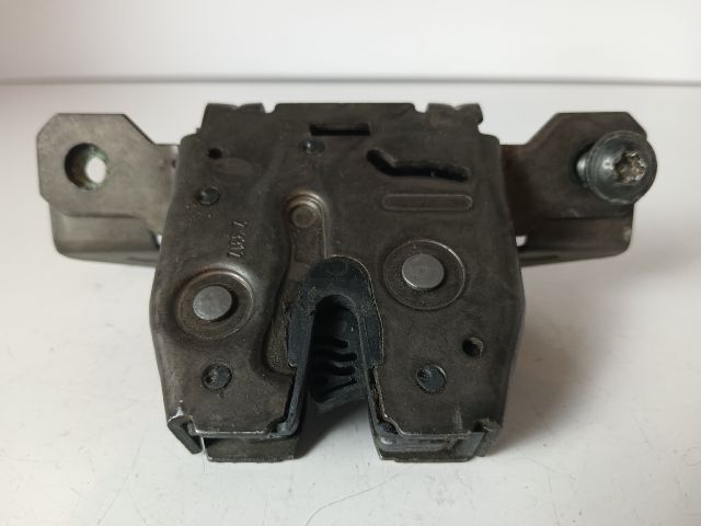 bontott OPEL ASTRA J Csomagtérajtó Zárszerkezet