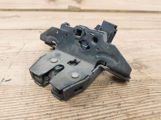 bontott OPEL ASTRA J Csomagtérajtó Zárszerkezet