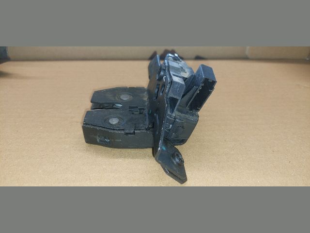 bontott OPEL ASTRA J Csomagtérajtó Zárszerkezet