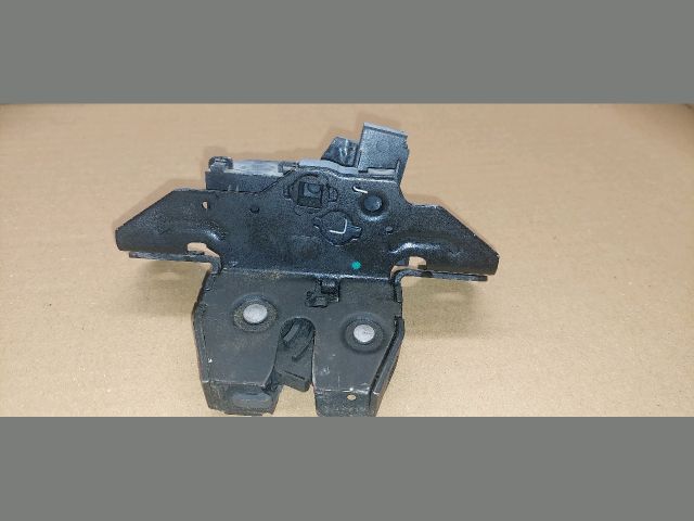 bontott OPEL ASTRA J Csomagtérajtó Zárszerkezet