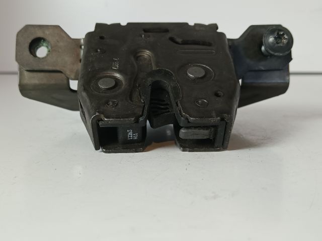 bontott OPEL ASTRA J Csomagtérajtó Zárszerkezet