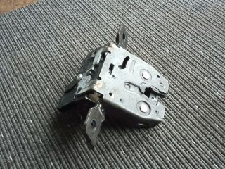 bontott OPEL ASTRA J Csomagtérajtó Zárszerkezet