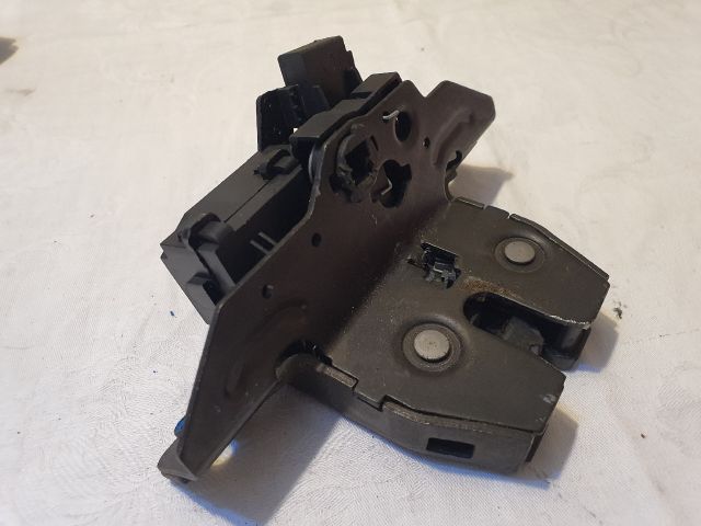 bontott OPEL ASTRA J Csomagtérajtó Zárszerkezet