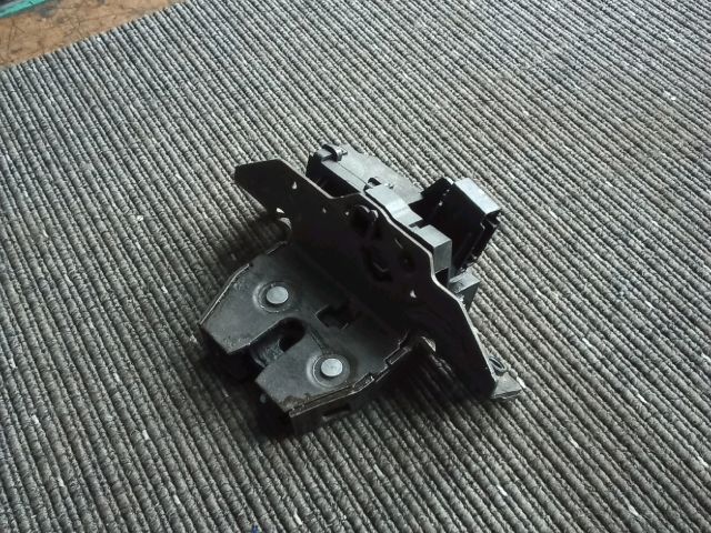 bontott OPEL ASTRA J Csomagtérajtó Zárszerkezet