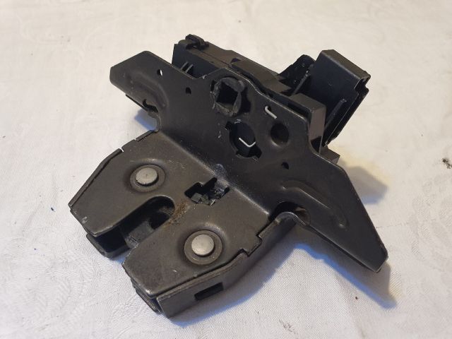 bontott OPEL ASTRA J Csomagtérajtó Zárszerkezet