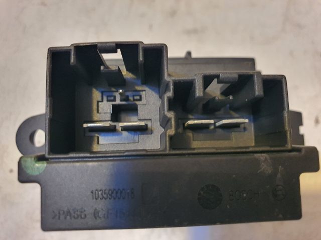 bontott OPEL ASTRA J Előtét Ellenállás Fűtőmotor