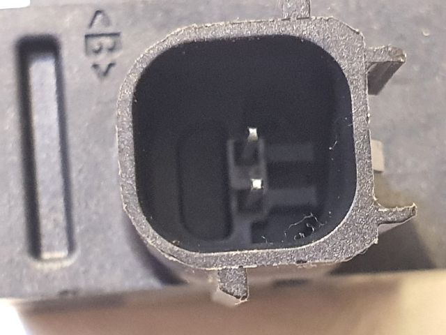 bontott OPEL ASTRA J Első Középső Ütközés Érzékelő (Homlokfalon)