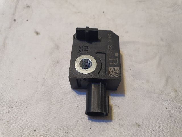 bontott OPEL ASTRA J Első Középső Ütközés Érzékelő (Homlokfalon)