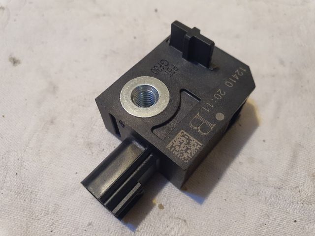 bontott OPEL ASTRA J Első Középső Ütközés Érzékelő (Homlokfalon)