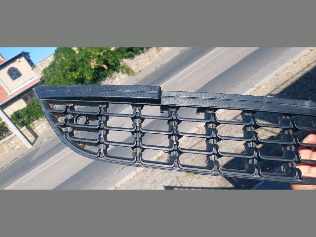bontott OPEL ASTRA J Első Lökhárító Alsó Középső Díszrács