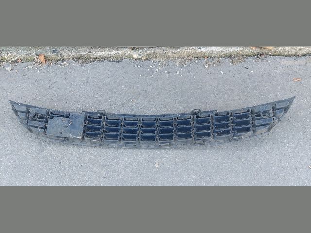 bontott OPEL ASTRA J Első Lökhárító Alsó Középső Díszrács