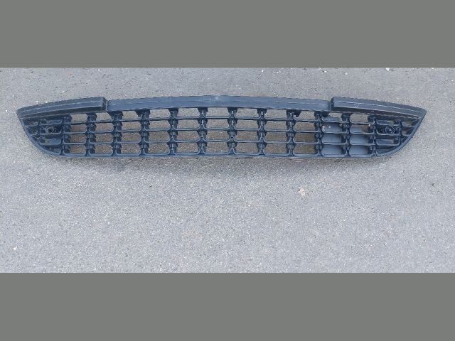 bontott OPEL ASTRA J Első Lökhárító Alsó Középső Díszrács