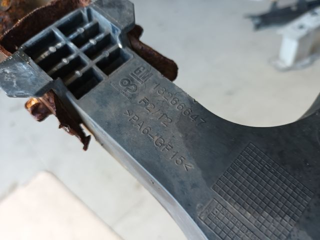 bontott OPEL ASTRA J Első Lökhárító Alsó (Műanyag)