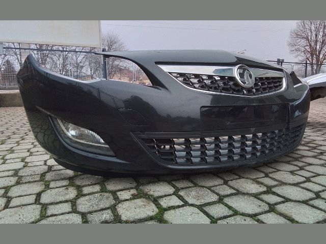 bontott OPEL ASTRA J Első Lökhárító (Részeivel)