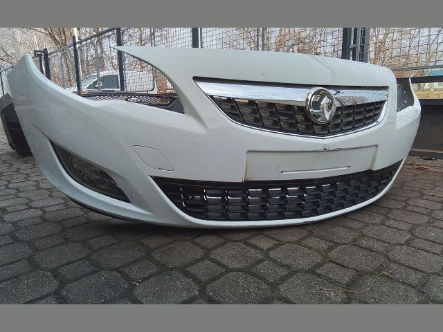 bontott OPEL ASTRA J Első Lökhárító (Részeivel)