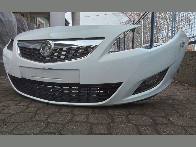 bontott OPEL ASTRA J Első Lökhárító (Részeivel)