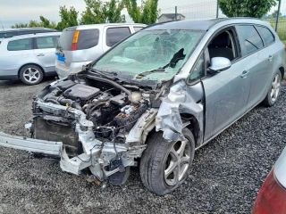bontott OPEL ASTRA J Első Lökhárító (Üresen)