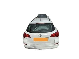 bontott OPEL ASTRA J Első Vonószem Burkolat