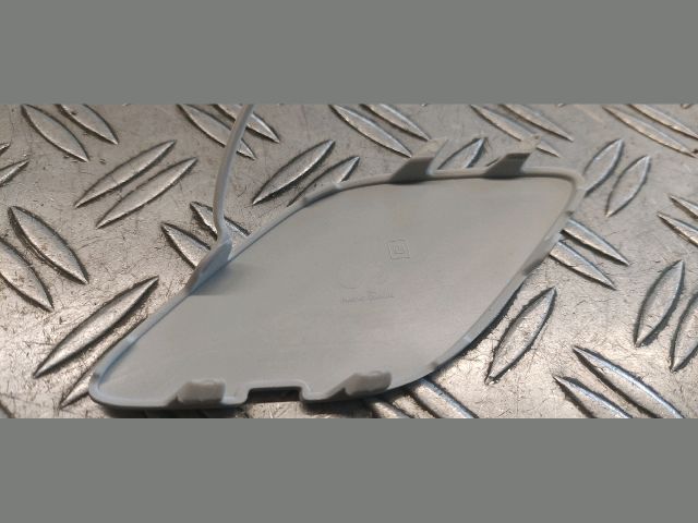 bontott OPEL ASTRA J Első Vonószem Burkolat