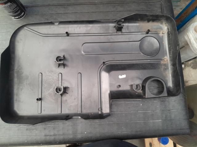 bontott OPEL ASTRA J Felső Hűtőburkolat