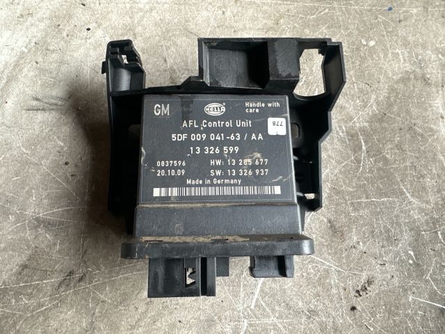 bontott OPEL ASTRA J Fényszóró Elektronika