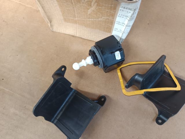 bontott OPEL ASTRA J Fényszórómagasság Állító Motor (Pozíciófüggetlen)