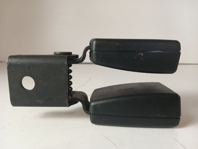 bontott OPEL ASTRA J Hátsó középső Biztonsági Öv Csat