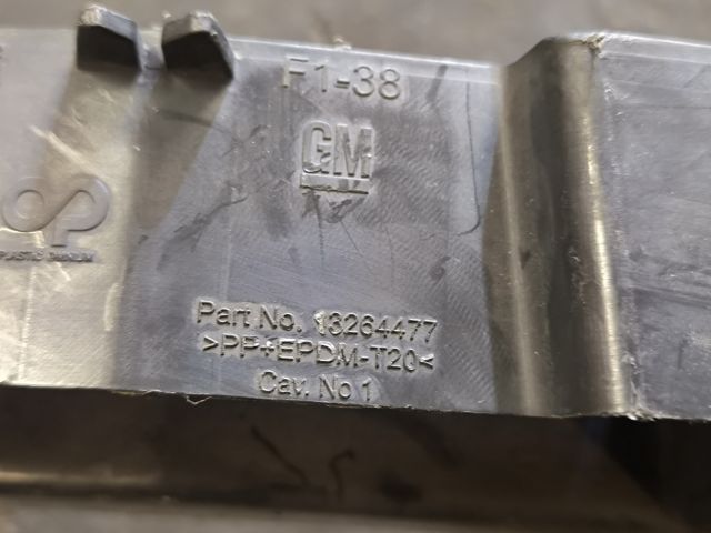 bontott OPEL ASTRA J Homlokfal Burkolat