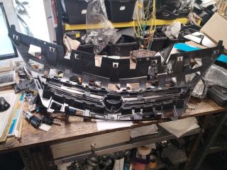 bontott OPEL ASTRA J Hűtőrács