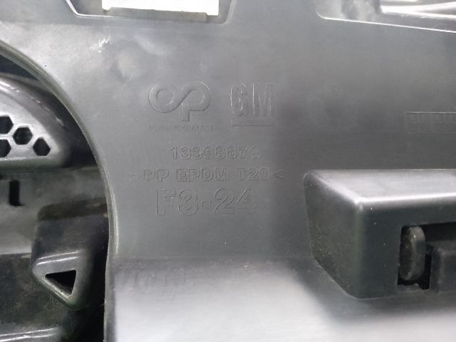 bontott OPEL ASTRA J Hűtőrács