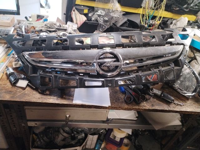 bontott OPEL ASTRA J Hűtőrács