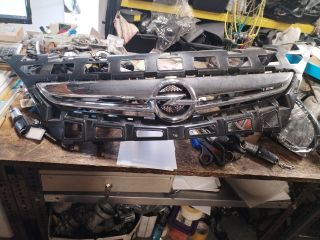 bontott OPEL ASTRA J Hűtőrács